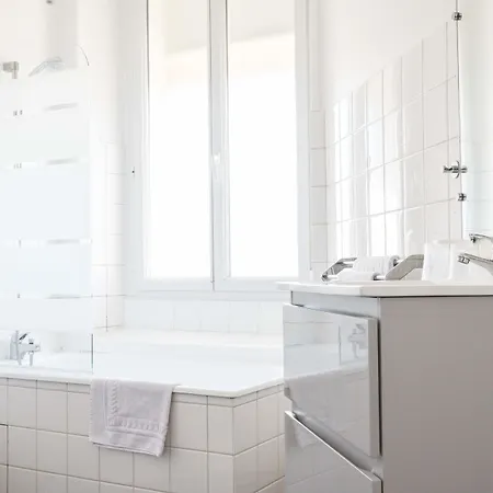 Отель Cit'hotel L'europe - Gare Шоле